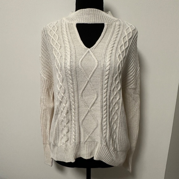 Steve Madden Sweaters - *STEVE MADDEN* Ivory Keyhole Cable Knit Long Sleeve Sweater Size Small